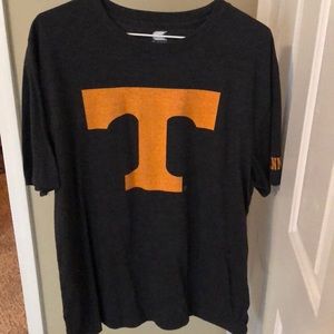 Tennessee Volunteers T-Shirt. Size Large